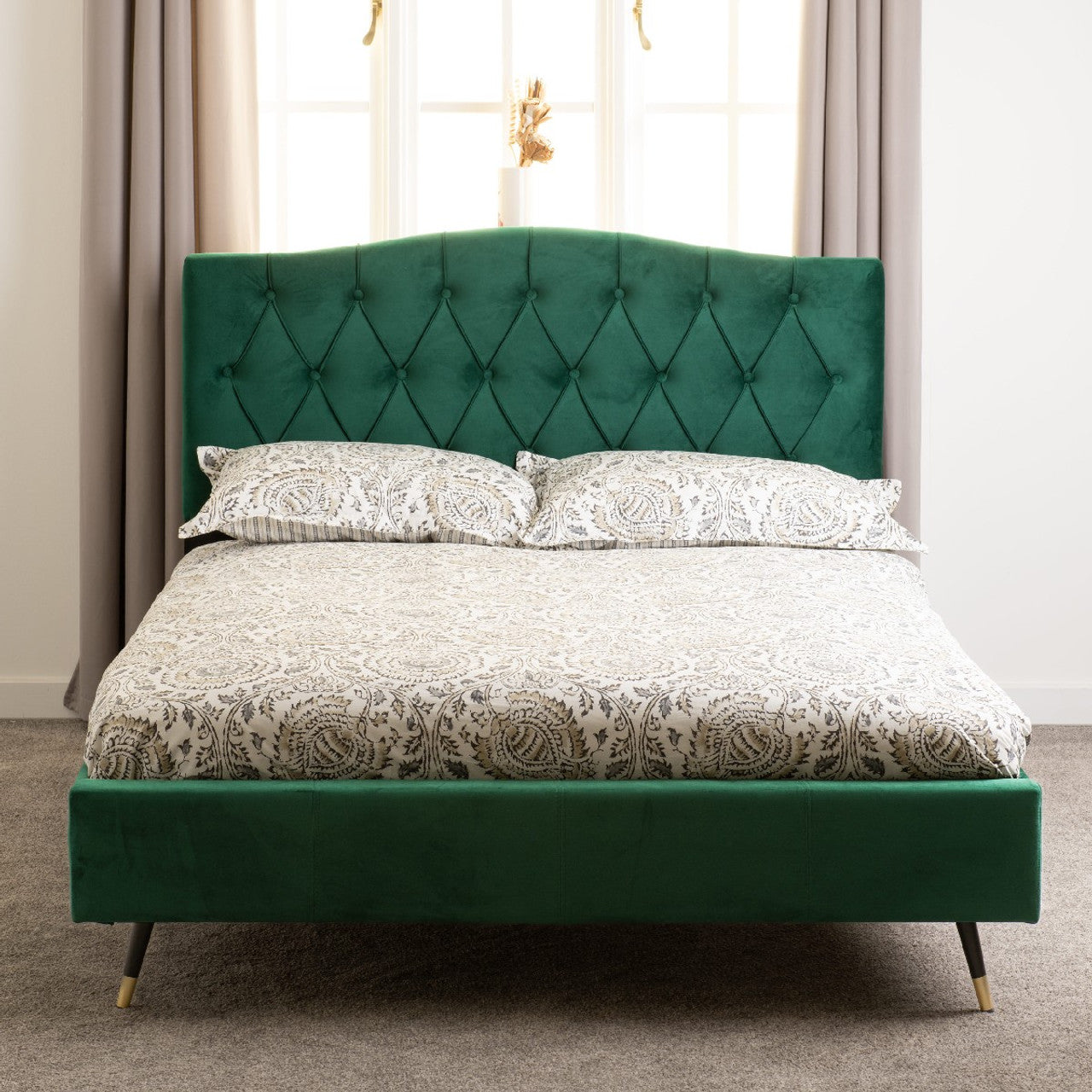 Freya 4'6" Bed Green Velvet Fabric