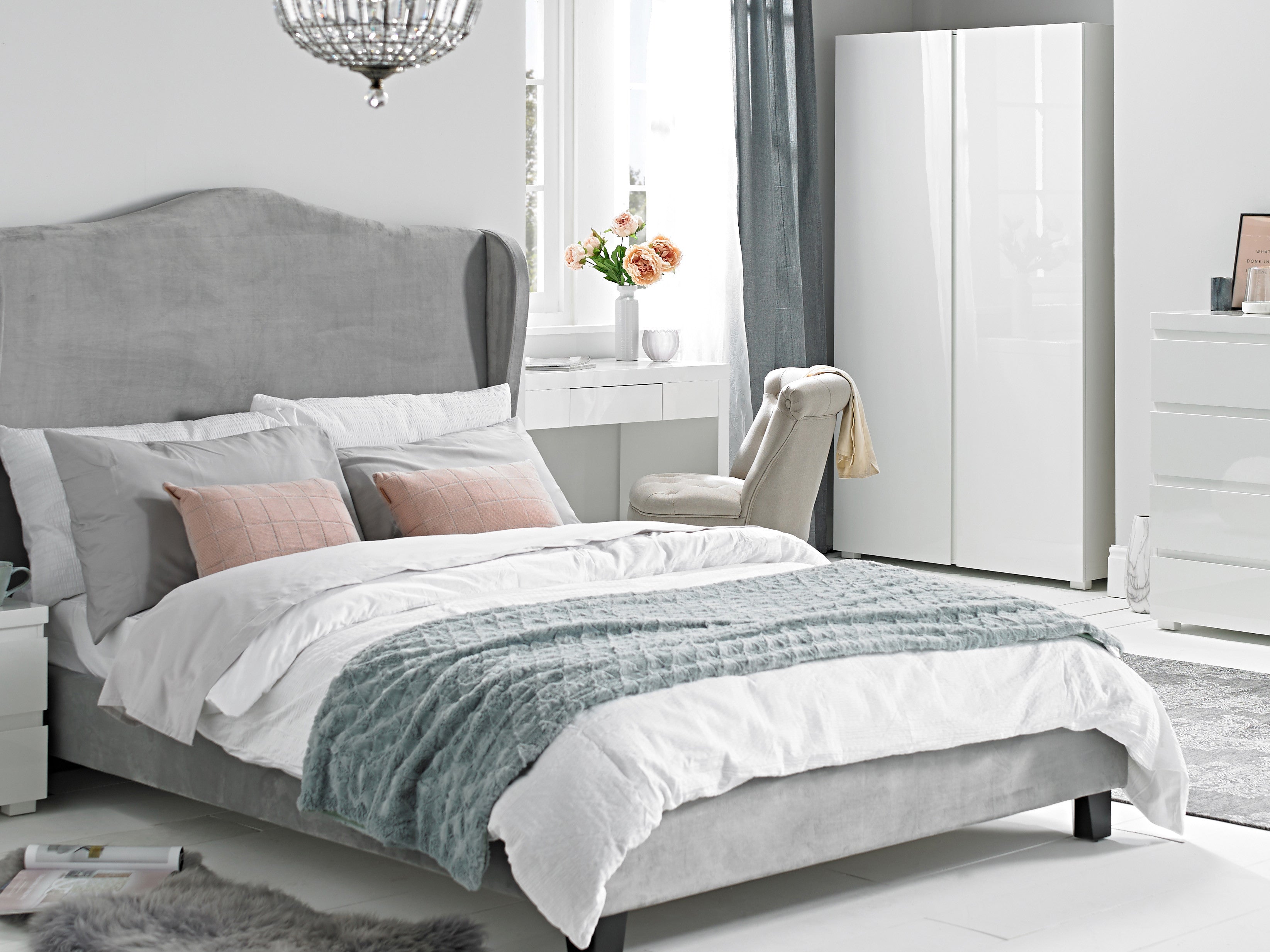 Chateaux Kingsize Bed Silver